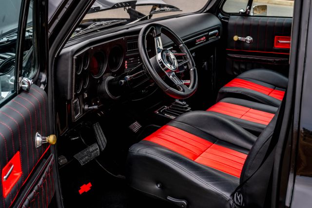interior seats view 1.jpg
