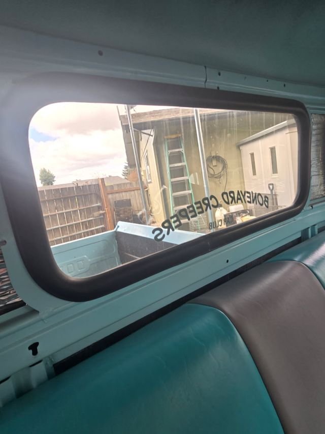 center rear window.jpg