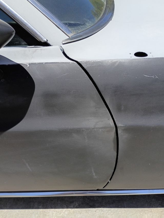 Door gap passenger front.jpg