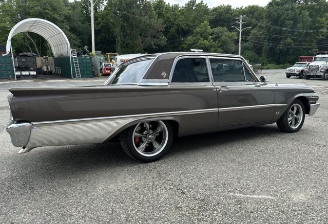 #524 – 1961 Ford Galaxie-04.jpg
