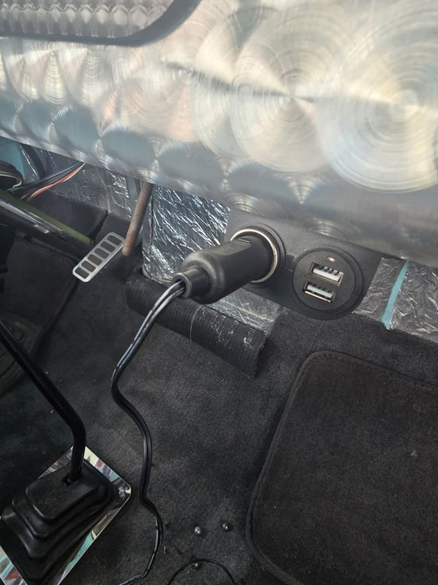 power port & usb.jpg
