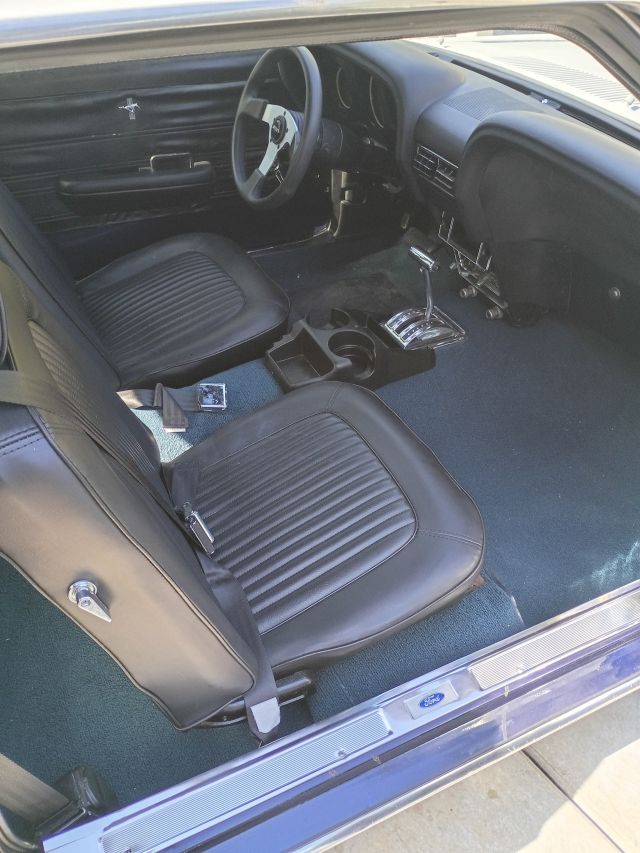 Front seats.jpg