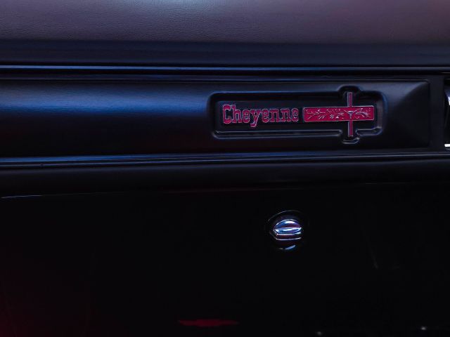 interior  dash emblem.jpg