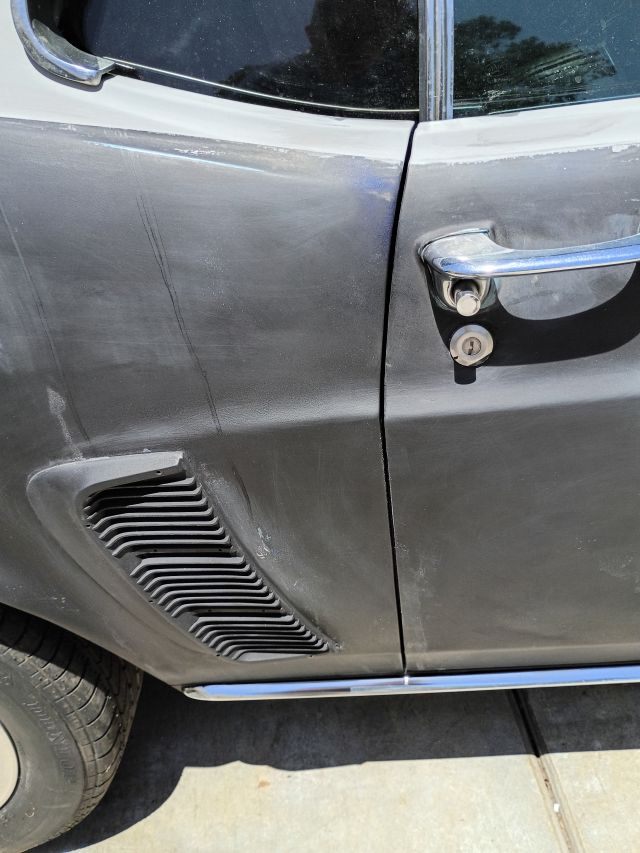 Door gap passenger rear.jpg