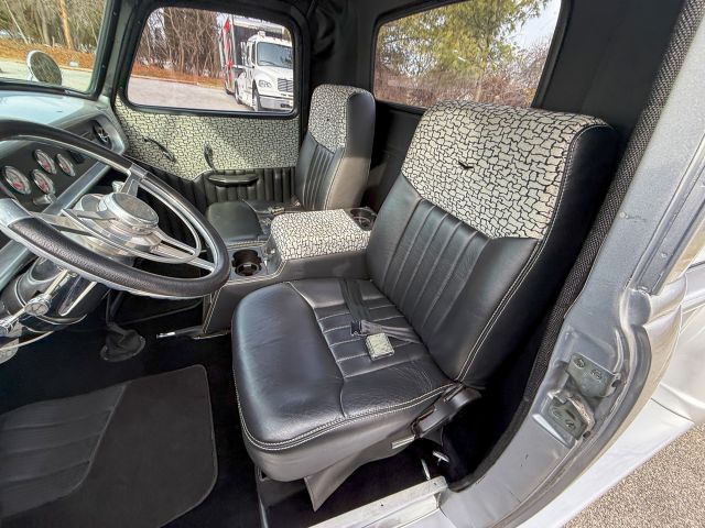 LOT_496_1949_Chevrolet_County_C-256.jpg