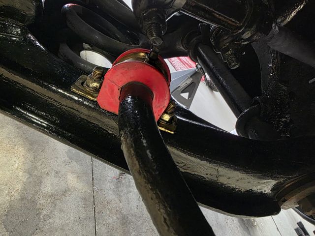 Lower control arm to sway bar.jpg