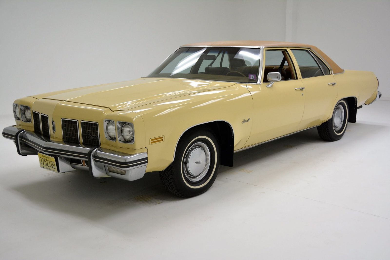 1975-oldsmobile-delta-88-sedan-5000x3341.jpg